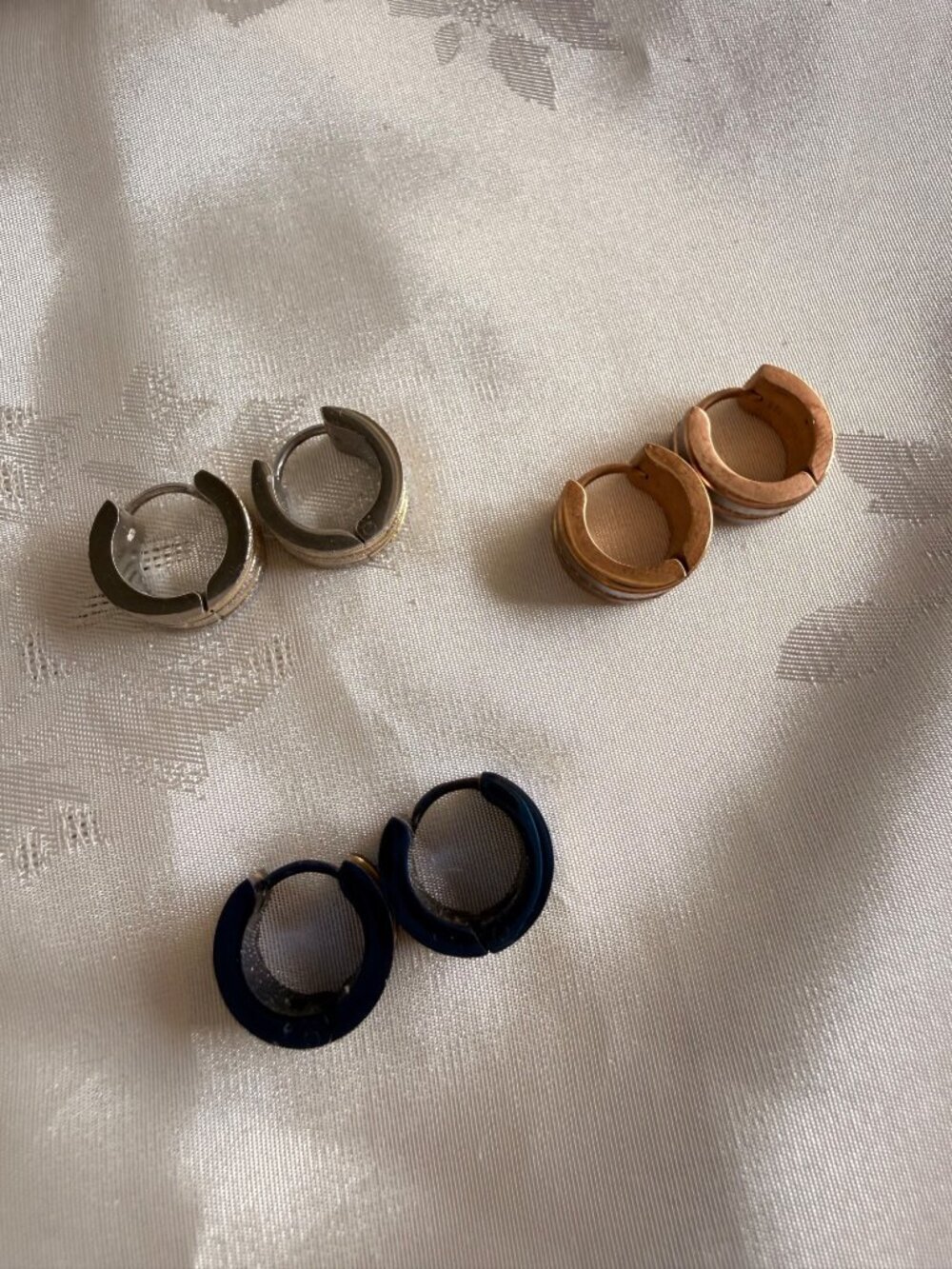 Set Of 4 Stainless Steel Hinged Hoop Cuff Earrings - Gold, Silver & Blue - Picture 5 of 8
